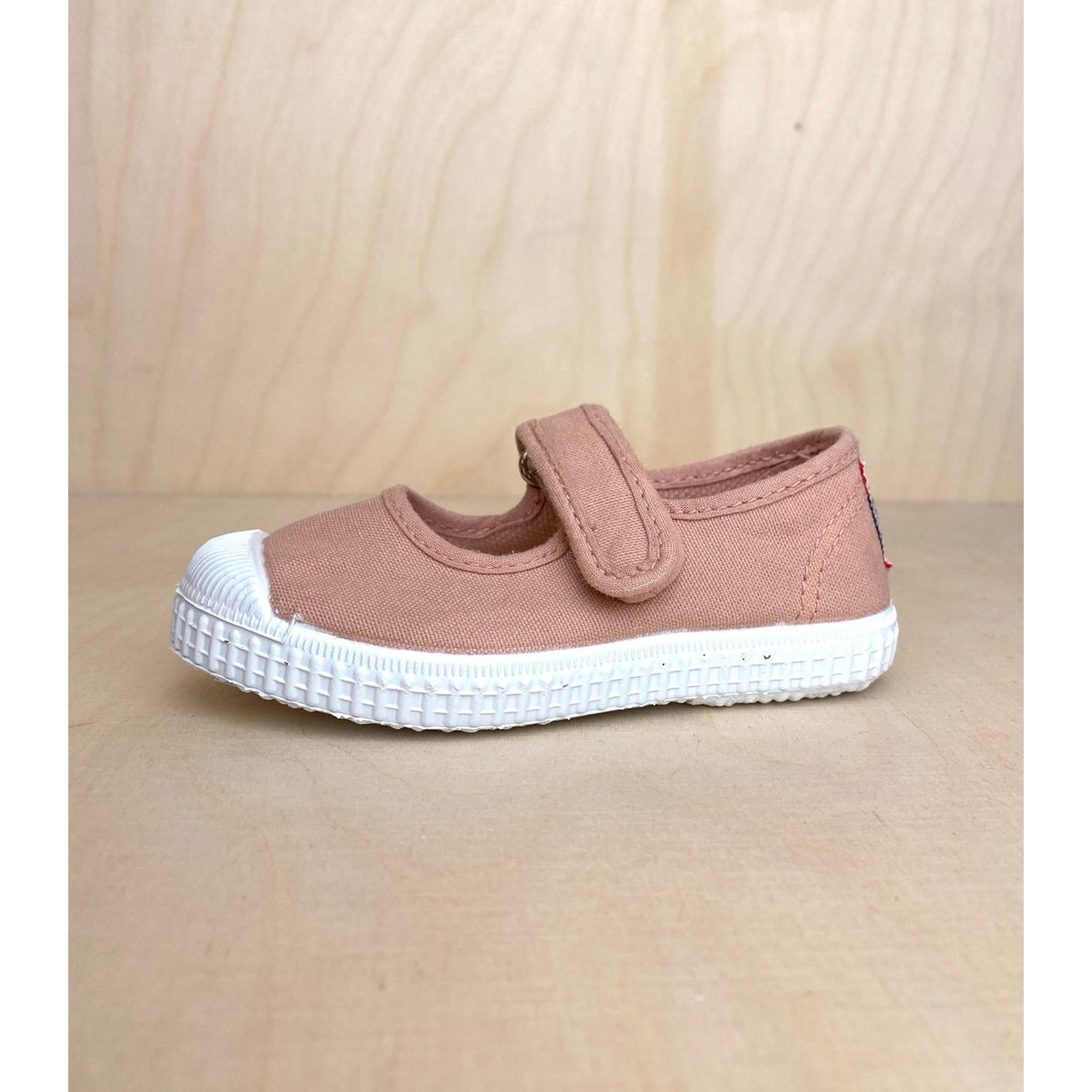 Velcro Mary Janes - Maquillaje