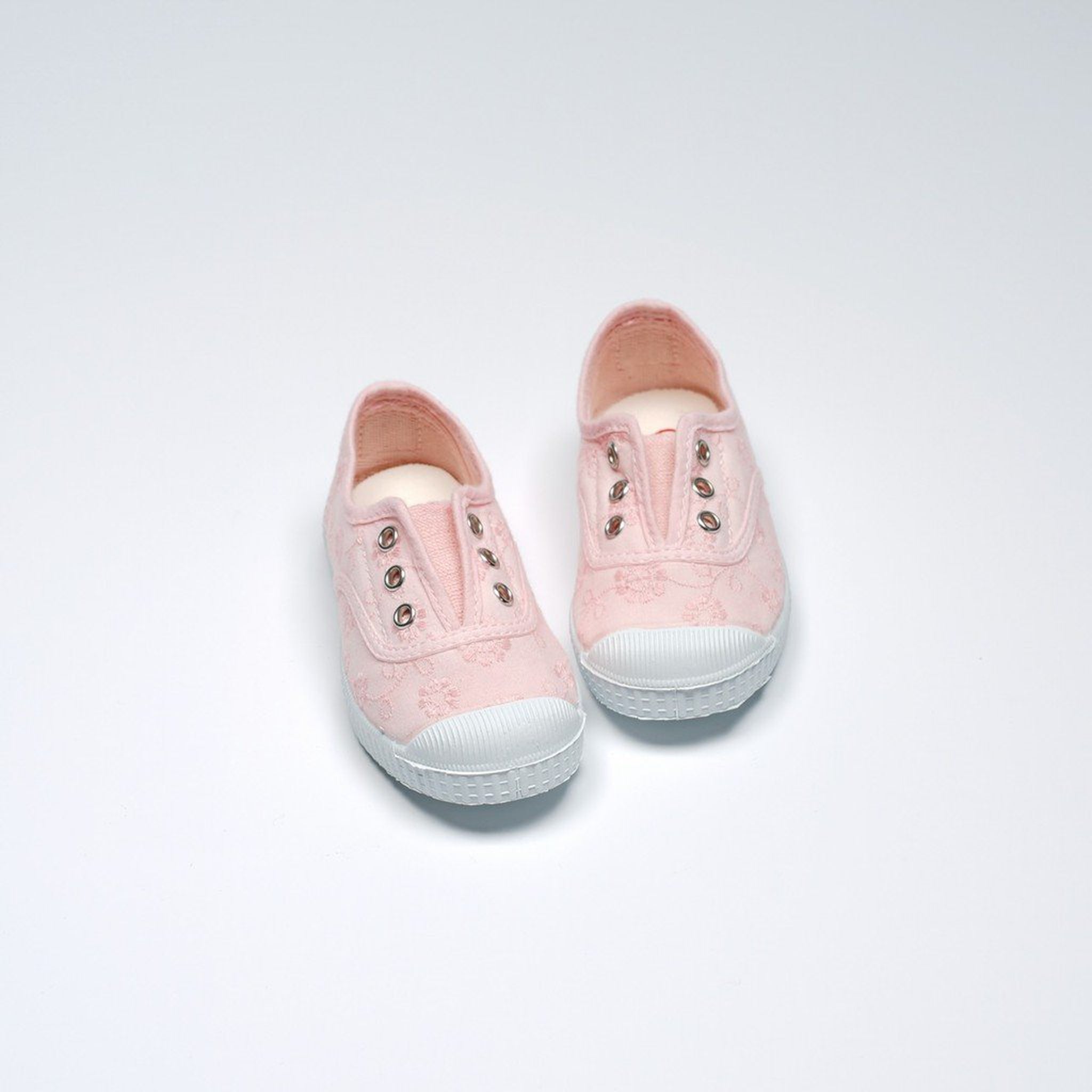 Cienta Sneakers - Pink Eyelet