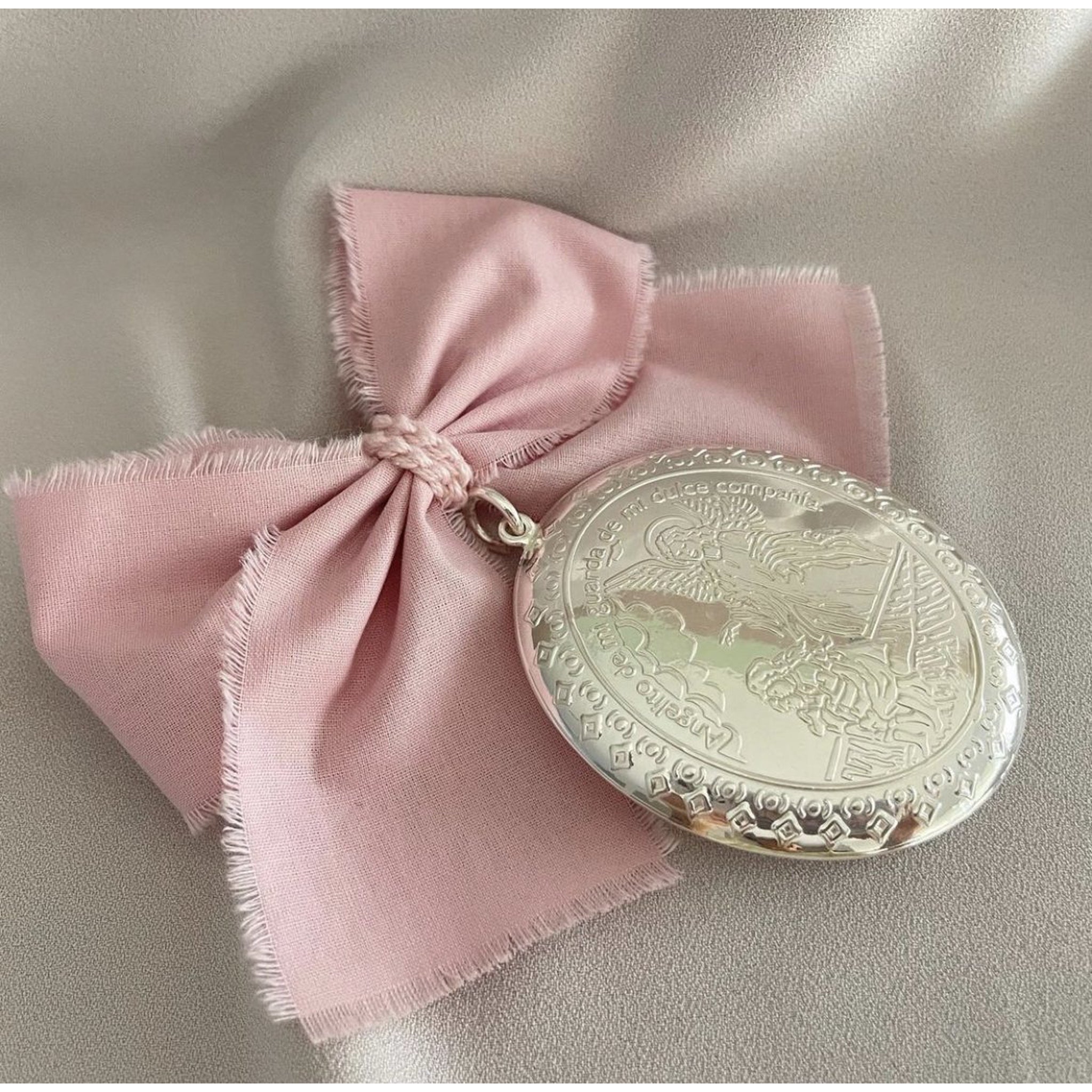 Linen Bow Medallion - Several